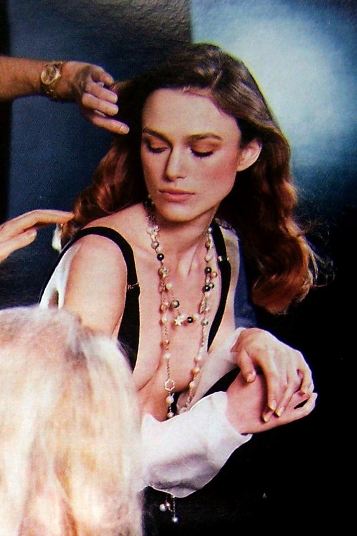 keiraknightleytoplesschanel02 I couldn't NOT add this even though it is